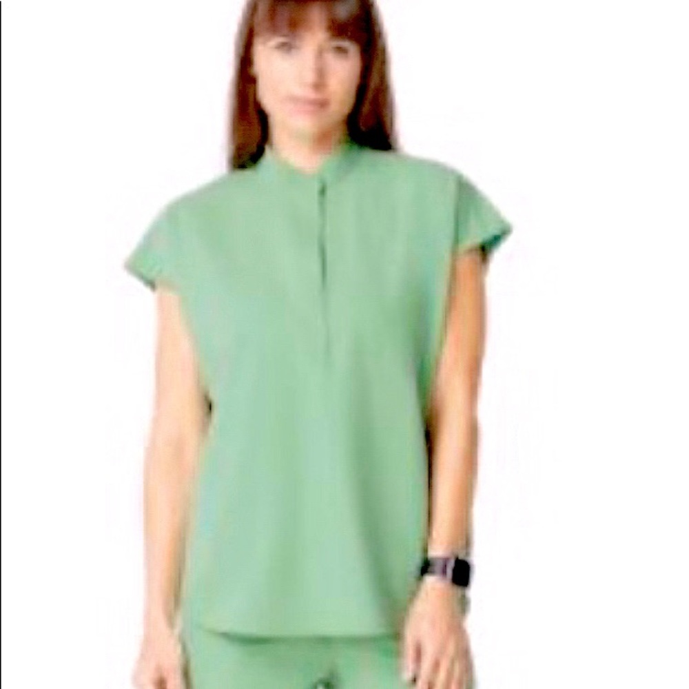New with Tags Figs Jade Rafaela scrub top size M